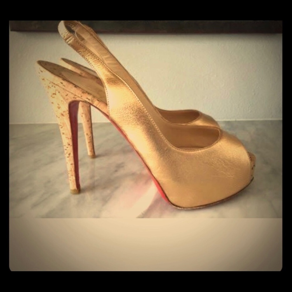 Christian Louboutin 39 Gold is glamorous